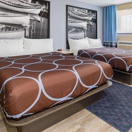Super 8 By Wyndham Lindenhurst Екстериор снимка