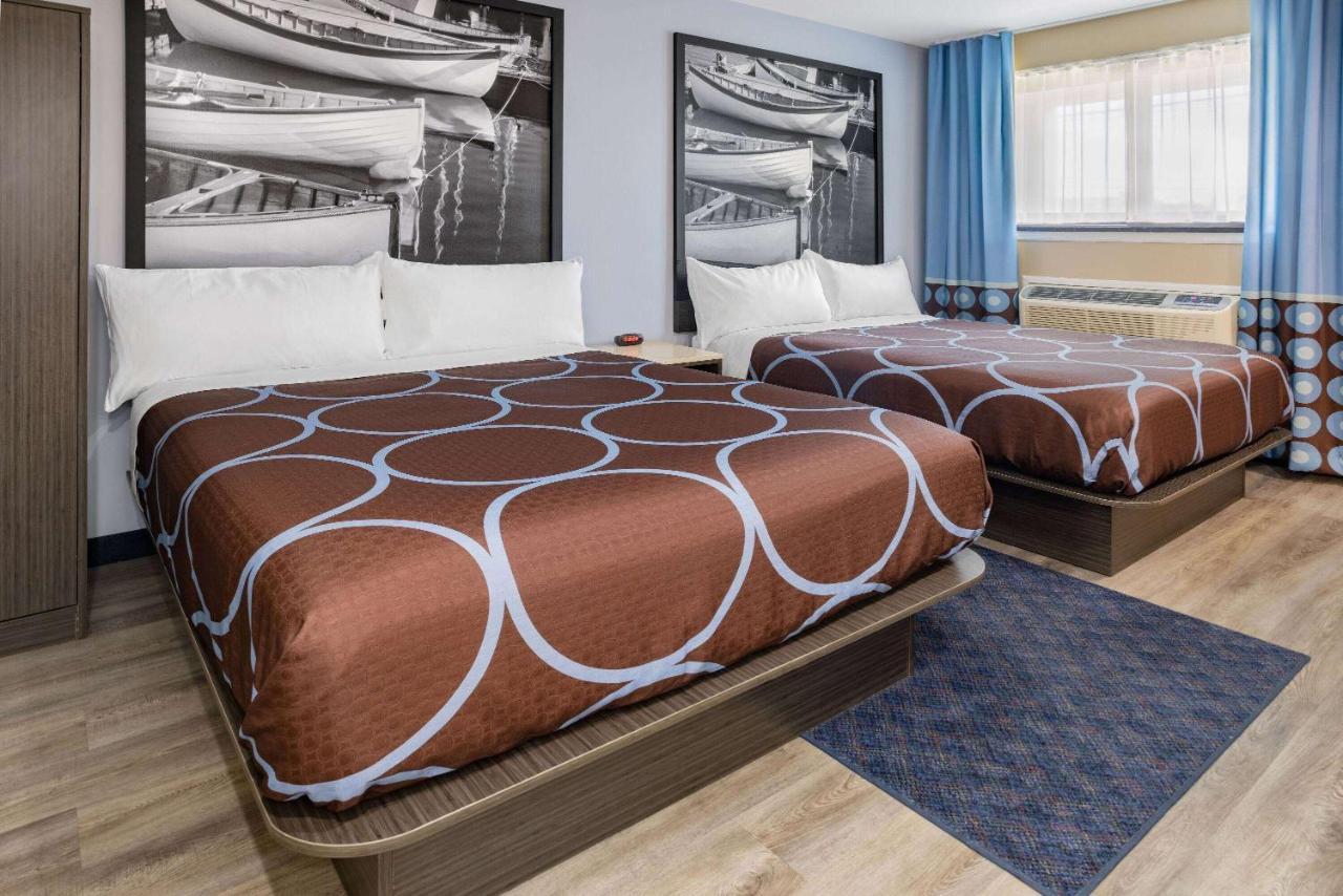 Super 8 By Wyndham Lindenhurst Екстериор снимка